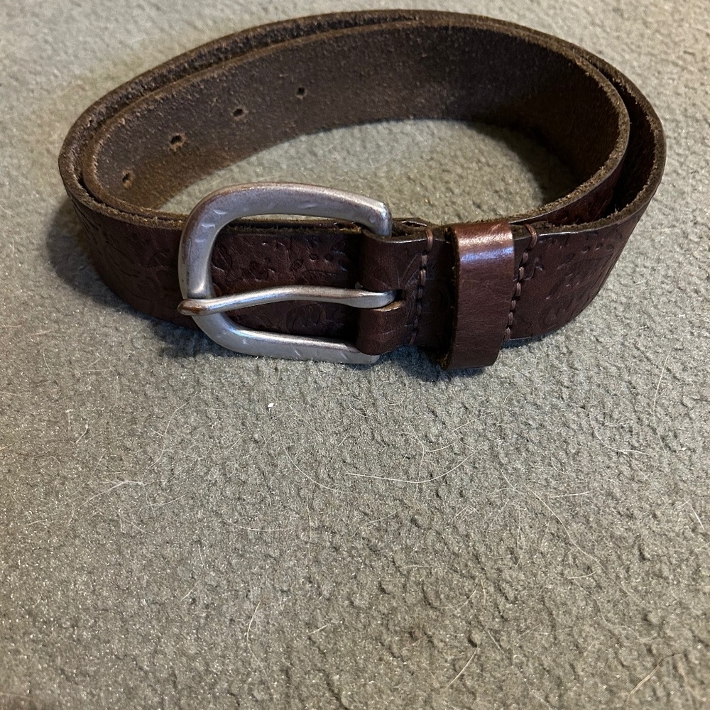 American Eagle Geninue Leather Women’s belt with embossed design